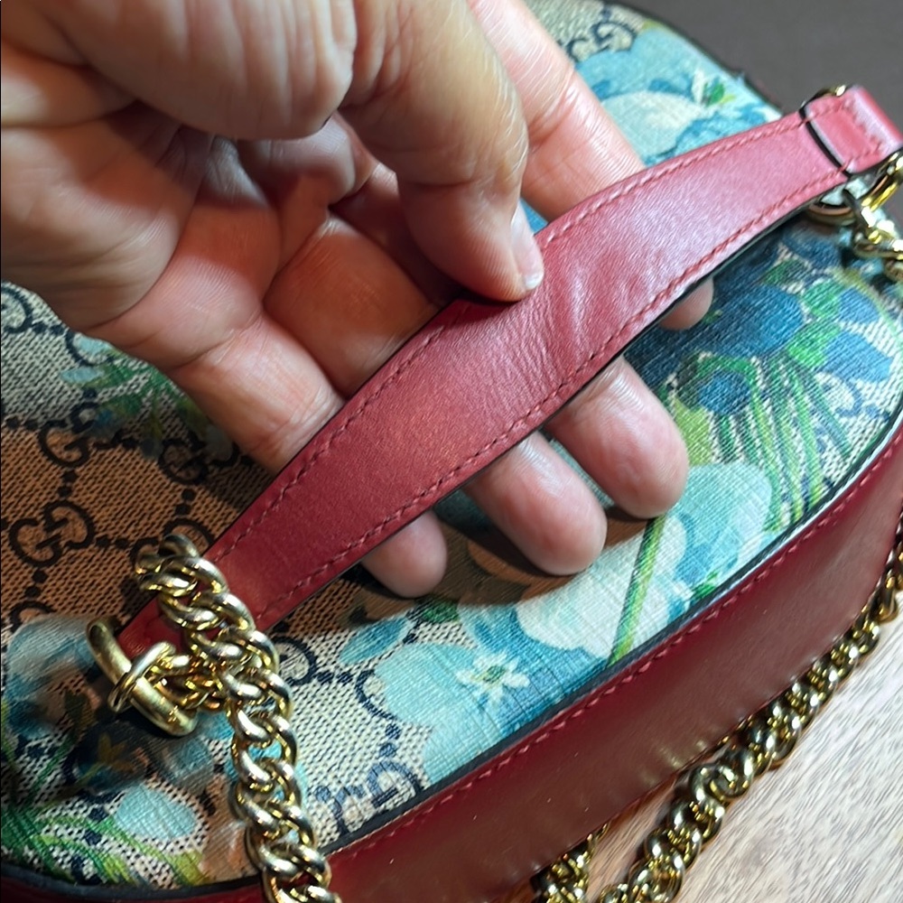 Gucci Blue and Gold Crossbody Bag with Iconic Design - Picture 14 of 17